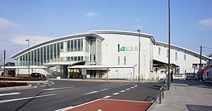 JR Tohoku-Main-Line Suzumenomiya Station building.jpg