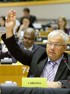 Jan Březina při hlasování v Evropském parlamentu