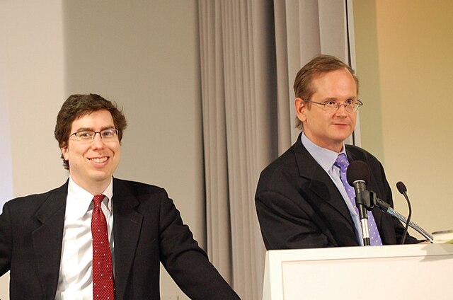 Lessig speaking with Harvard internet law professor Jonathan Zittrain