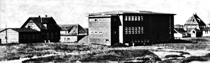 File:Juist schule am meer 1931 diesseits arche hallenbau do re.png