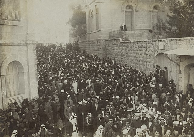 A mass of people in the Christian Quarter during the funeral of the Grand Mufti of Jerusalem Kamil al-Husayni, 1921