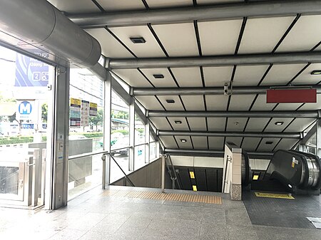 ไฟล์:Khlong_Toei_Station_entrance.jpg