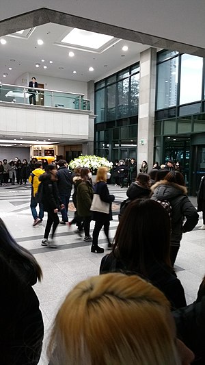 Kim Jonghyun funeral day two - 6.jpg