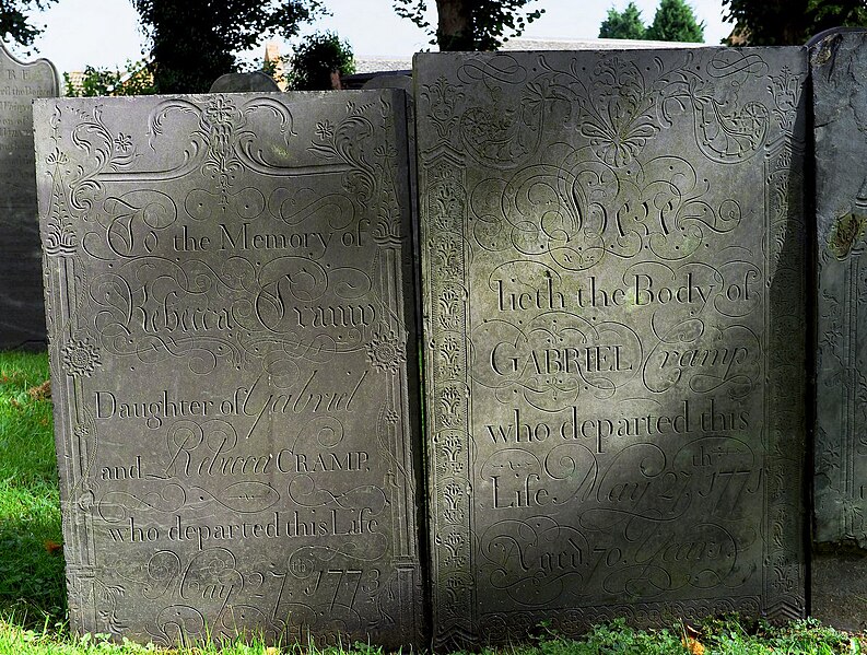 File:Kirby Muxloe churchyard, Leicestershire.jpg