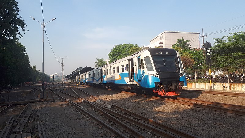 File:Komuter Supor WO.jpg