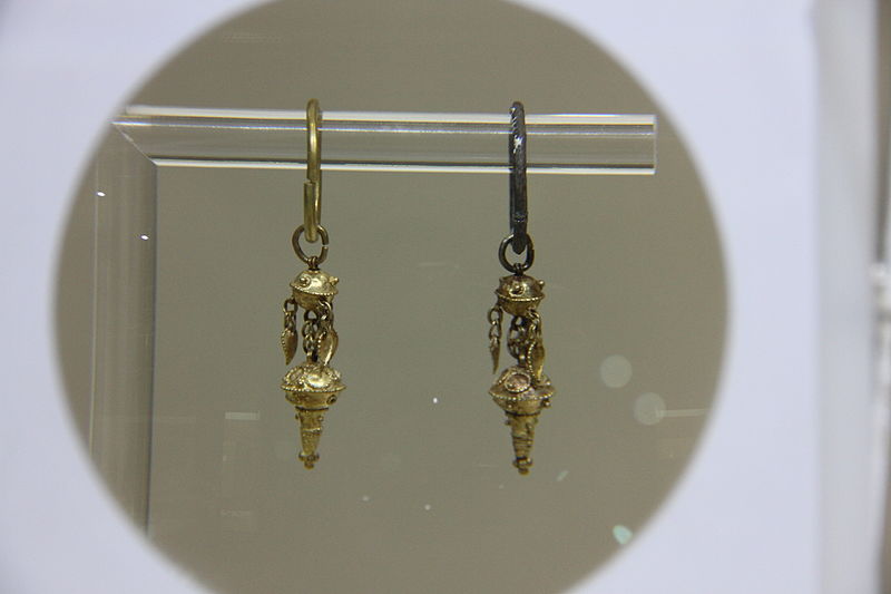 File:Korea-Gaya earrings.JPG