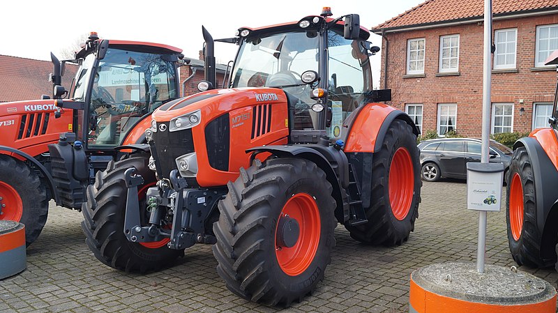 File:Kubota M7151 Premium - Front and left side.jpg