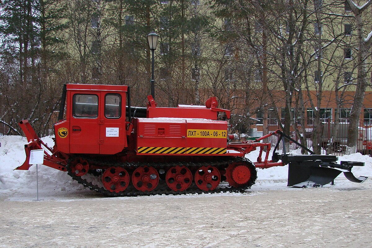 Лесопожарный трактор ЛХТ-100а-12