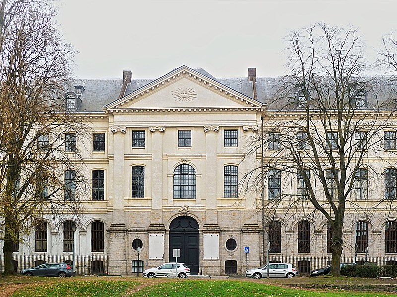 File:Lille .-Façade de l'ancien hospice général PA00107588.JPG