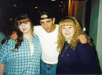 Kidman with two fans in May 1999 during his time in WCW