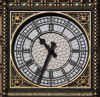 L'un des cadrans de Big Ben avant la restauration leur redonnant leur couleur d'origine (bleu de Prusse) en 2021. (définition réelle 2 811 × 2 720)