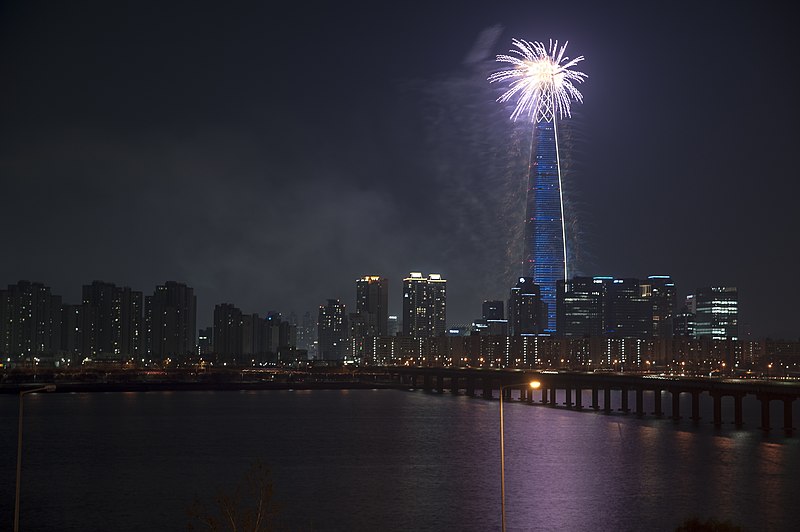 File:Lotte World Tower Fireworks 01.jpg