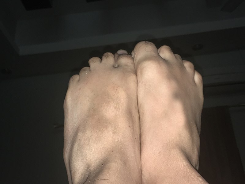 File:Love feet.jpg