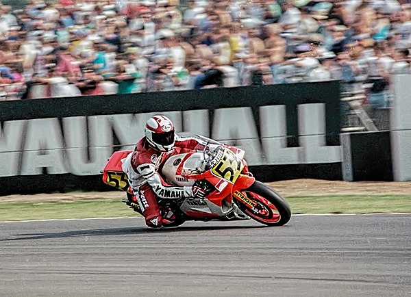 Luca Cadalora, riding his Yamaha YZR500 at the 1989 British Grand Prix