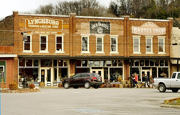 1913 commercial block on the courthouse square