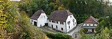 Ermitage Arlesheim, Die Mühle wurde 1780 erbaut, bestand also schon vor der Eröffnung des Gartens. Sie wurde jedoch erst 1814 Bestandteil der Ermitage. Das Gärtnerhaus, 1814 erwarb Conrad von Andlau, das dann als Wohnung des Gärtners genutzt wurde.