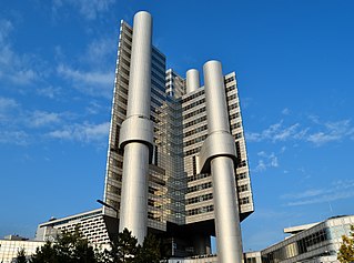 <span class="mw-page-title-main">Hypo-Haus</span> High-rise building is an administrative building of the HypoVereinsbank in Munich