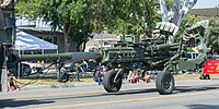 М777A2 на параде в честь Дня Вооружённых сил в г. Торранс.