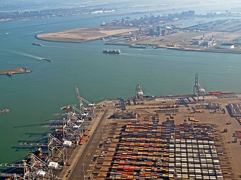 File:Maasvlakte, containeropslag foto1 2014-03-09 11.12.jpg