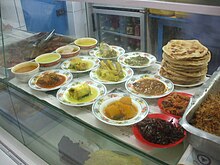 Different curries of the Maldives and farata Malefood.jpg