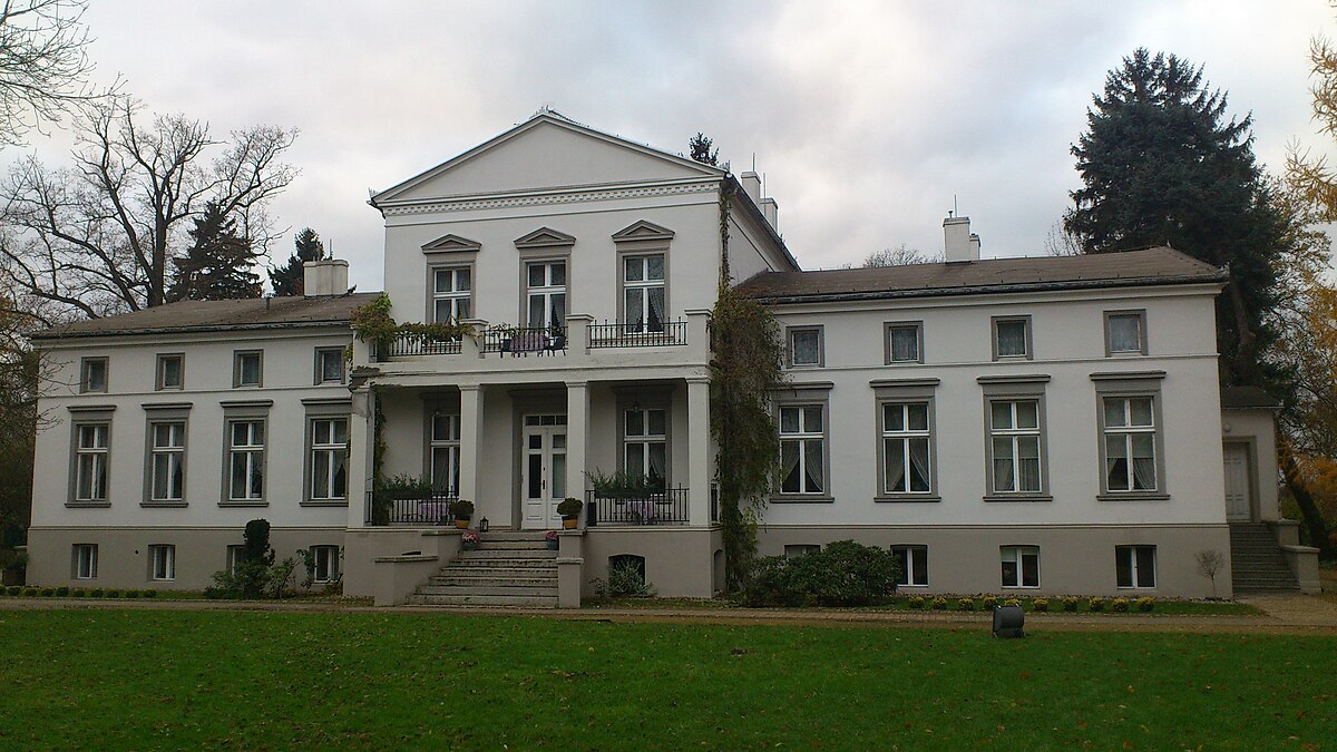 Manor house in Podstolice