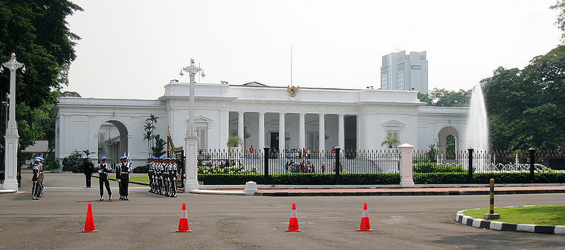 File:Merdeka Palace Changing Guard 1.jpg