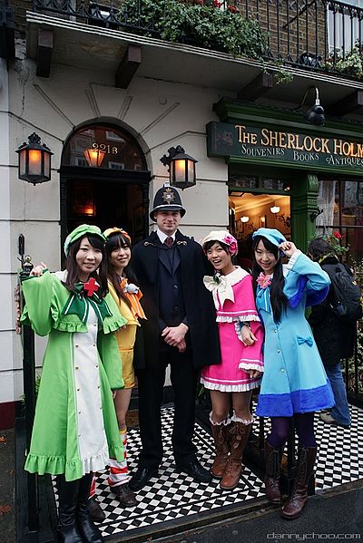 File:Milky Holmes in London (5080112303).jpg