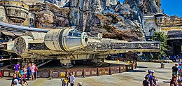 Millennium Falcon Star Wars Galaxy's Edge Disneyland Resort din Anaheim, California (48512627247) .jpg