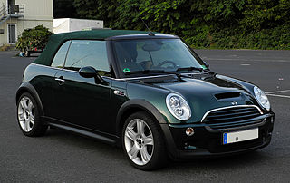 File:Mini One Cabriolet Sidewalk (R52) – Frontansicht, 16. April 2011,  Düsseldorf.jpg - Wikimedia Commons