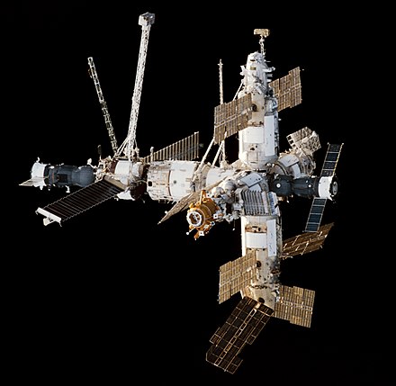 Mir Space Station viewed from Endeavour during STS-89.jpg