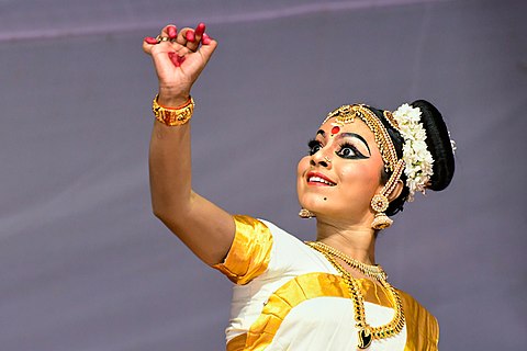 Mohiniyattam