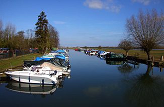 The Fiddler's Island Stream with the Thames in the background