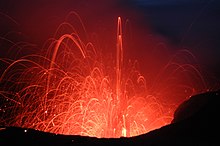 Strombolianische Eruption des südlichen Schlotes