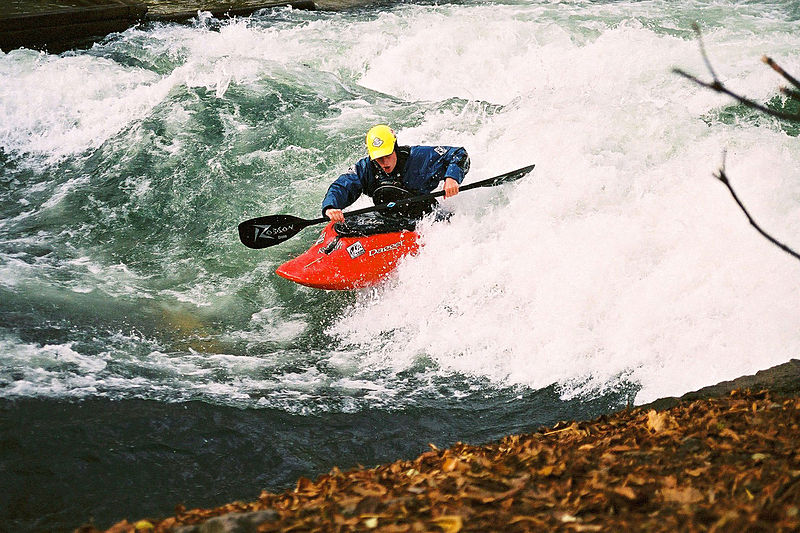 File:Muenchen-Eisbach-bjs-2.jpg