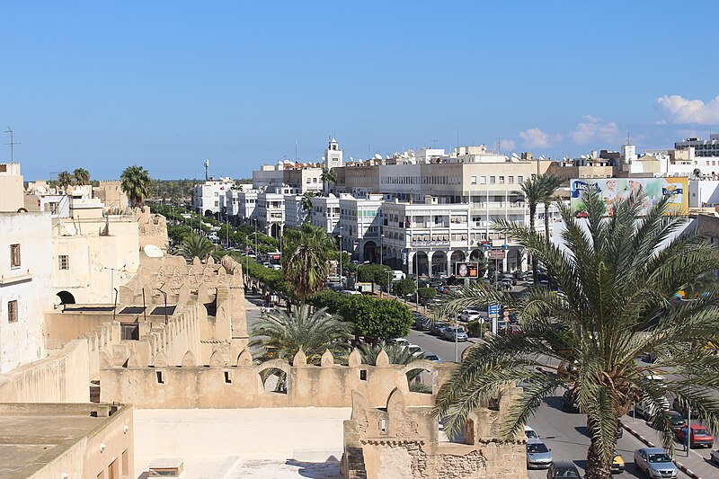 File:Murailles de sfax vue casbah sfax avenue ali balhaouane.jpg