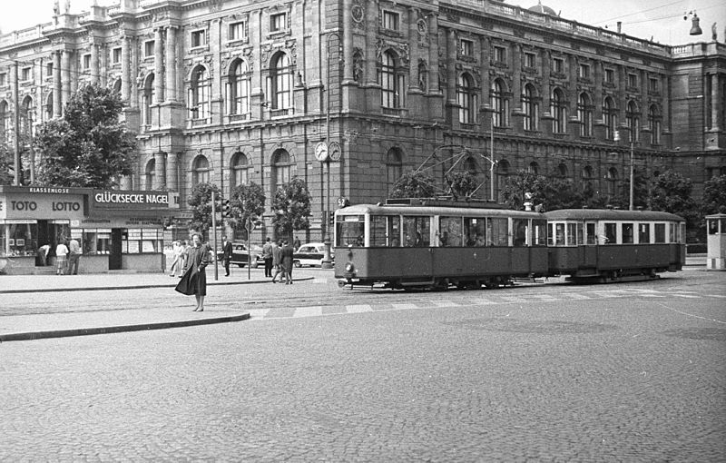 File:Museumsplatz és a Babenbergerstrasse sarka a Mariahilfer Strasse felől, a Kunsthistorisches Museum hátsó homlokzata Fortepan 28551.jpg