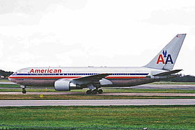 Le Boeing 767-223ER impliqué (N334AA) en avril 2001 à l'aéroport de Manchester, 5 mois avant son détournement.