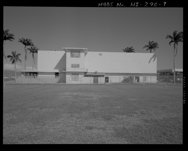 File:NORTHWEST ELEVATION SHOWING THE THREE LEVEL EQUIPMENT AREA. VIEW FACING SOUTHEAST - U.S. Naval Base, Pearl Harbor, Theater, Hornet Avenue between Enterprise and Pokomoke Streets, HABS HI,2-PEHA,182-7.tif