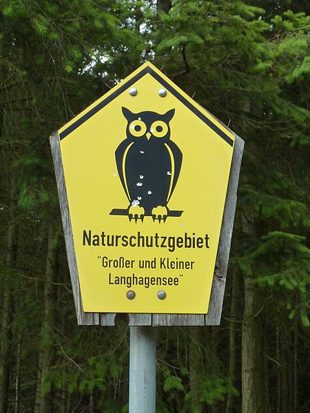 File:NSG Nordufer Langhagensee und kleiner Langhagensee - Schild.jpg