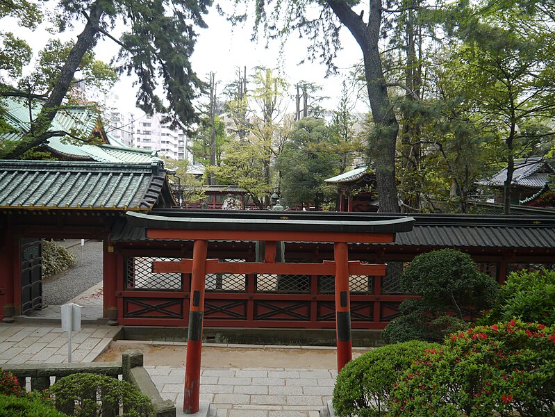 File:Nezu-jinja Torii 09.jpg