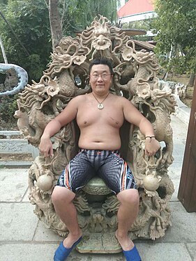 Feeling the confidence into Nine Sea-Dragons Chair after studying Oceans]]