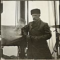 No-nb bldsa 3f154 Fridtjof Nansen med kikkerten om bord i dampbåten «Omul» på veien oppover Jenisej (6430805753).jpg