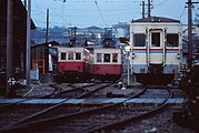 重根駅での交換風景（手前の車両は水間鉄道から譲り受けた501形）