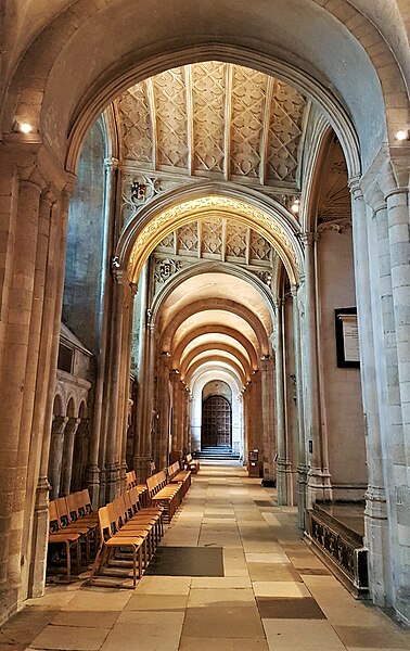 File:Norwich Cathedral, south aisle (looking west).jpg