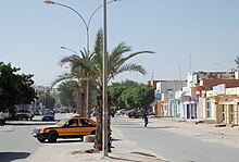 Avenue du Général de Gaulle nach Süden, die Hauptgeschäftsstraße