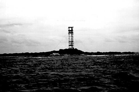 Tập tin:Nuclear test tower in Bikini Atoll.jpg