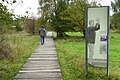 Kunststelen, die an die Militärgeschichte des Geländes erinnern sollen, in dem früher eine Raketenstation untergebracht worden war