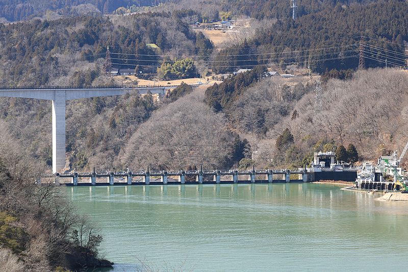 File:Oi Dam and Shinonome Bridge (2015).jpg