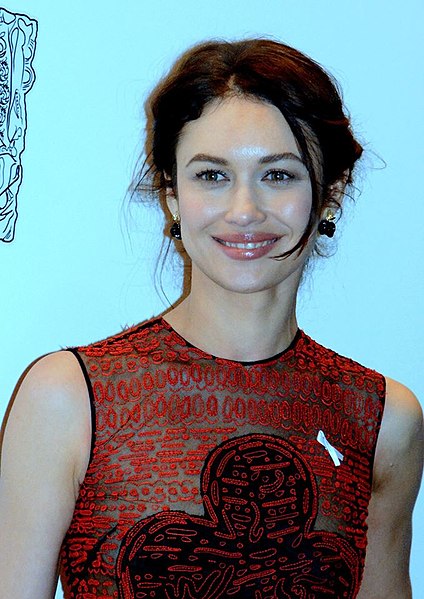 File:Olga Kurylenko César 2018 2.jpg