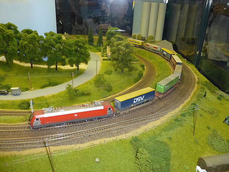 File:Opening day of the third model railway layout of Københavns Hovedbanegård 05.JPG